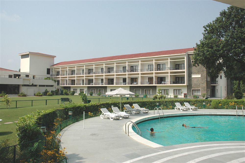 Hotel Mountview Chandīgarh Esterno foto